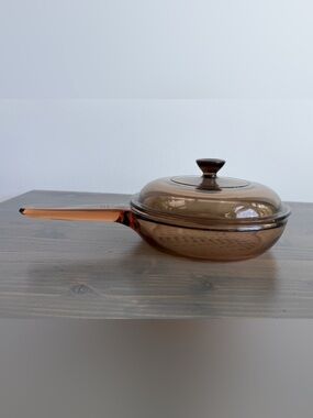 Vintage Amber glass Corning Visions saucepan
Pyrex lid